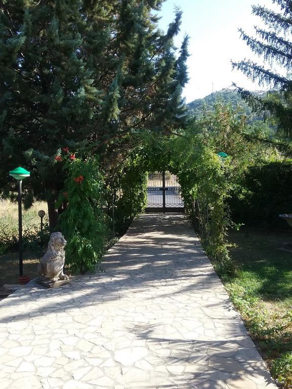 B&B Villa Damiani Brindisi di Montagna Buitenkant foto